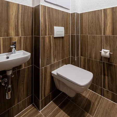 Veternica V Bernarde 4*